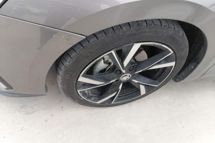 Used Skoda Octavia 2021 PRO TSI280 DSG Prestige Edition Left Front Wheel Hub