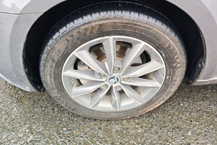 Used Skoda Octavia 2021 1.5L Automatic Comfort Edition Left Front Wheel Hub
