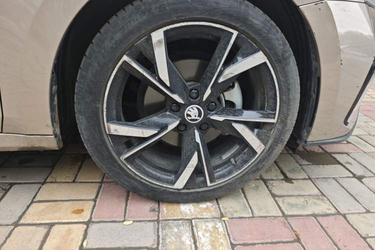 Used Skoda Octavia 2021 PRO TSI280 DSG Prestige Edition Right Front Wheel Hub