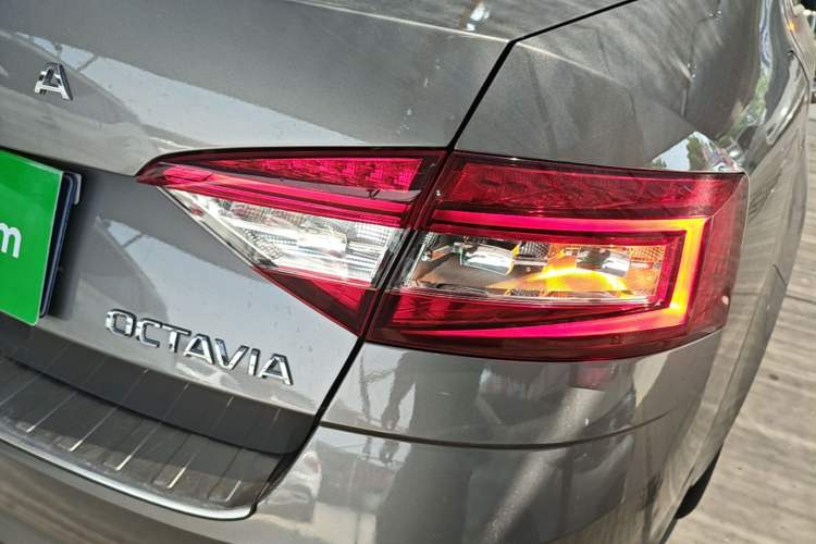 Used Skoda Octavia 2021 1.5L Automatic Comfort Edition Right Rear Taillight