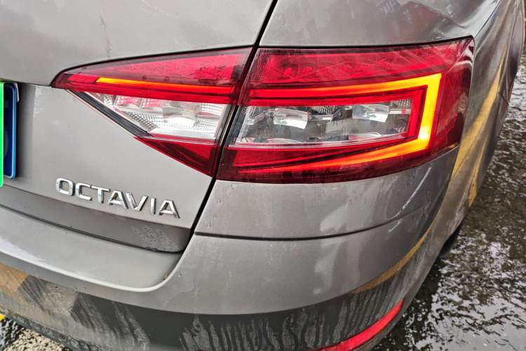 Used Skoda Octavia 2021 1.5L Automatic Comfort Edition Right Rear Taillight