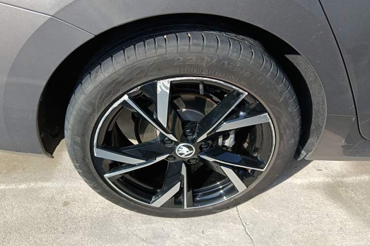 Used Skoda Octavia 2021 PRO TSI280 DSG Luxury Edition Right Rear Wheel Hub