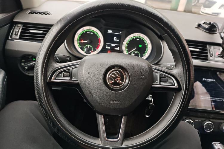 Used Skoda Octavia 2021 1.5L Automatic Comfort Edition Steering Wheel