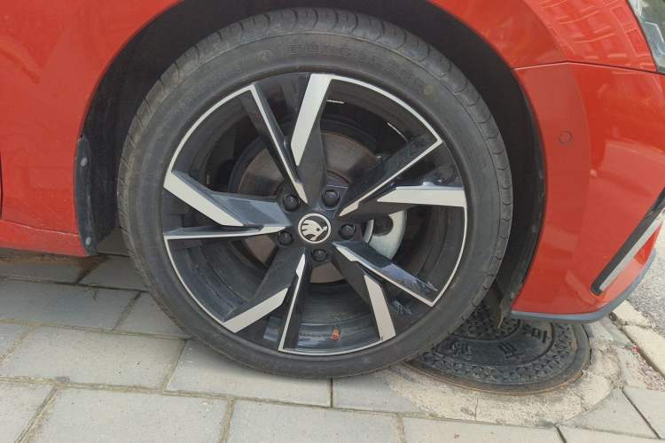 Used Skoda Octavia 2021 PRO TSI280 DSG Flagship Edition Right Front Wheel Hub