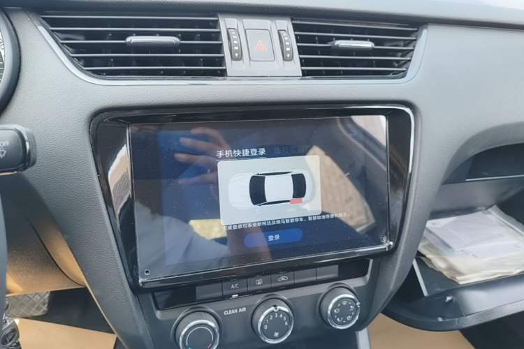 Used Skoda Octavia 2021 1.5L Automatic Comfort Edition Audio And AC Panel