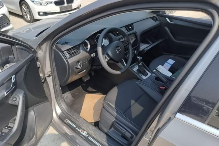 Used Skoda Octavia 2021 1.5L Automatic Comfort Edition Driver Seat