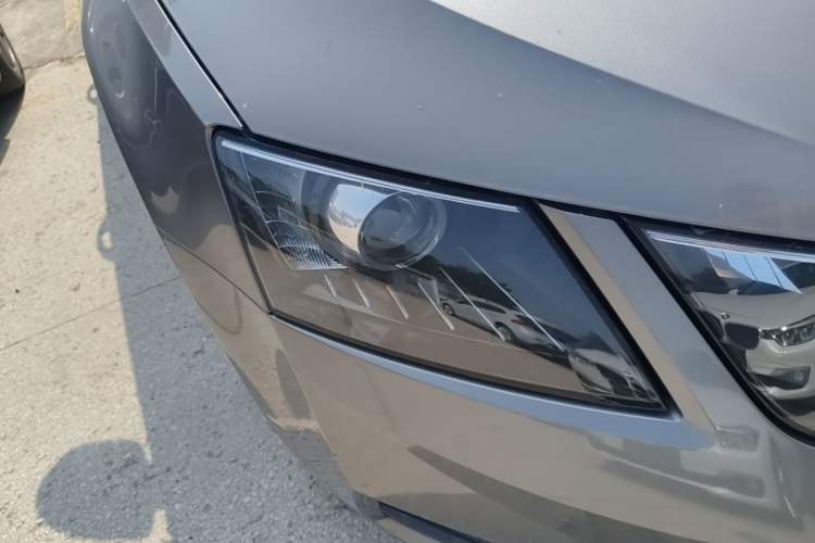 Used Skoda Octavia 2021 1.5L Automatic Comfort Edition Right Front Headlight