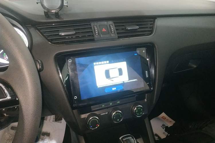 Used Skoda Octavia 2021 1.5L Automatic Comfort Edition Audio And AC Panel