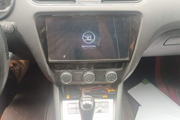 Used Skoda Octavia 2021 1.5L Automatic Comfort Edition Audio And AC Panel