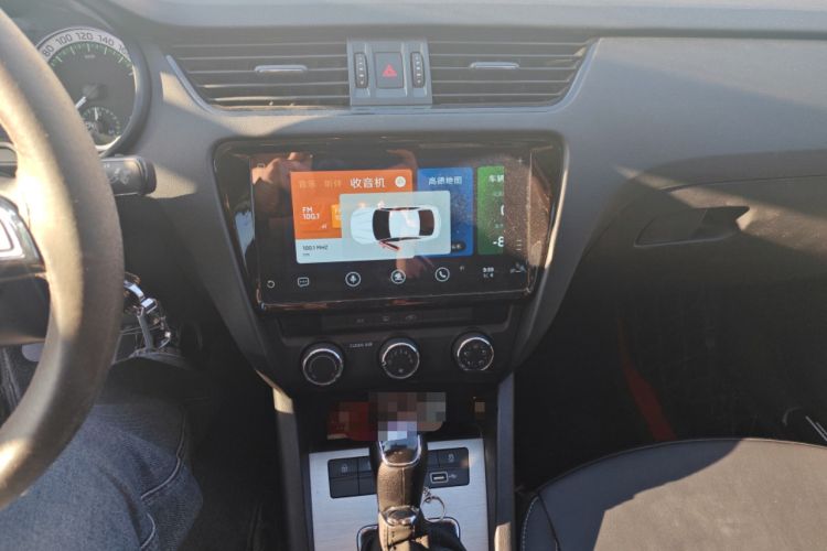 Used Skoda Octavia 2021 1.5L Automatic Comfort Edition Audio And AC Panel