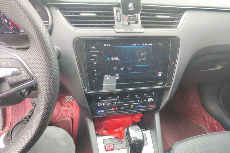 Used Skoda Octavia 2021 1.5L Automatic Luxury Edition Audio And AC Panel