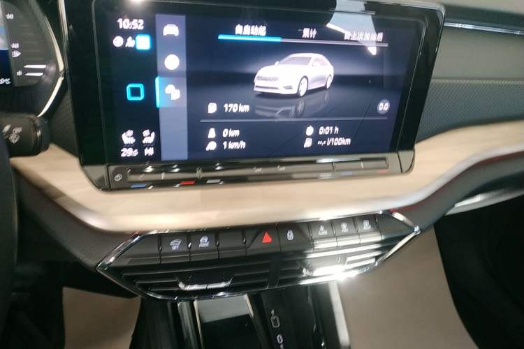 Used Skoda Octavia 2021 PRO TSI280 DSG Prestige Edition Audio And AC Panel