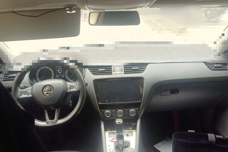 Used Skoda Octavia 2021 1.5L Automatic Comfort Edition Center Console