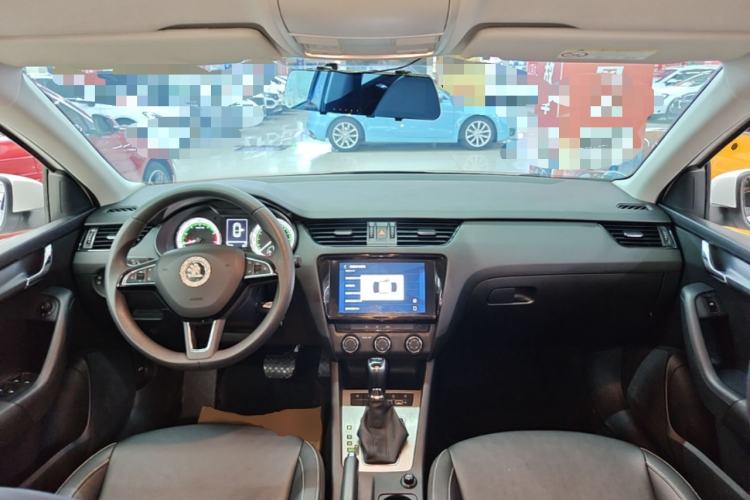 Used Skoda Octavia 2021 1.5L Automatic Comfort Edition Center Console