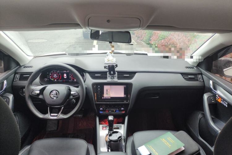 Used Skoda Octavia 2021 1.5L Automatic Luxury Edition Center Console