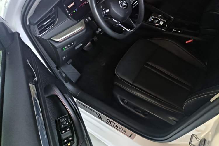 Used Skoda Octavia 2021 PRO TSI280 DSG Prestige Edition Driver Seat