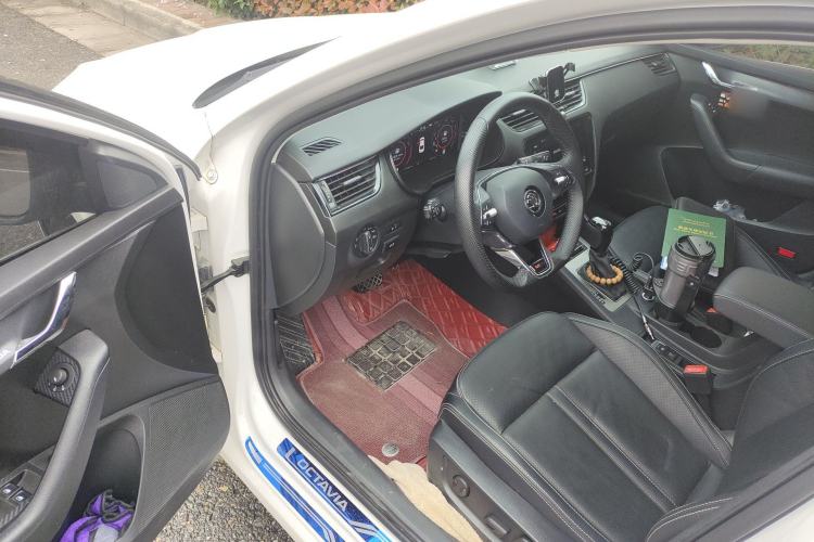 Used Skoda Octavia 2021 1.5L Automatic Luxury Edition Driver Seat