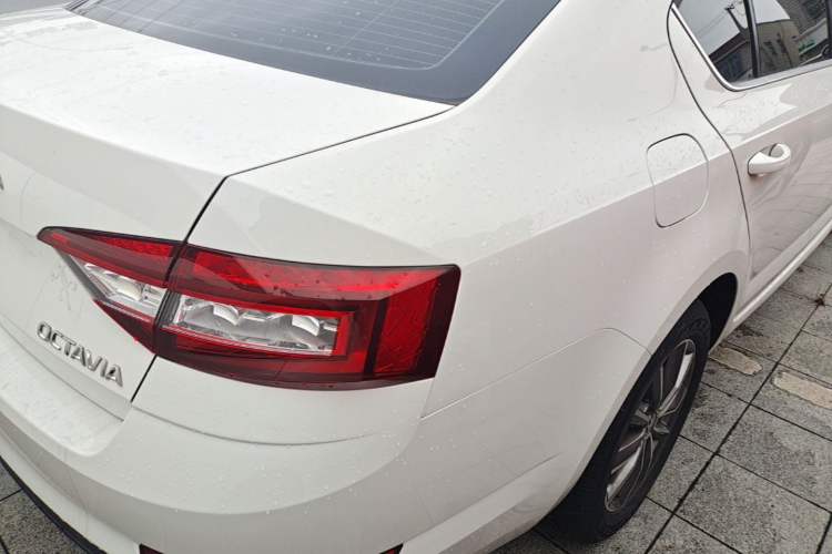 Used Skoda Octavia 2021 1.5L Automatic Comfort Edition Exterior 3