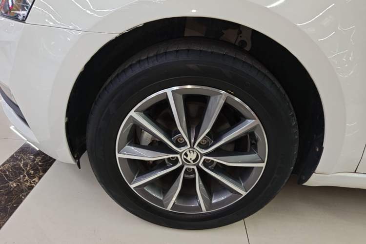 Used Skoda Octavia 2021 1.5L Automatic Comfort Edition Exterior 4