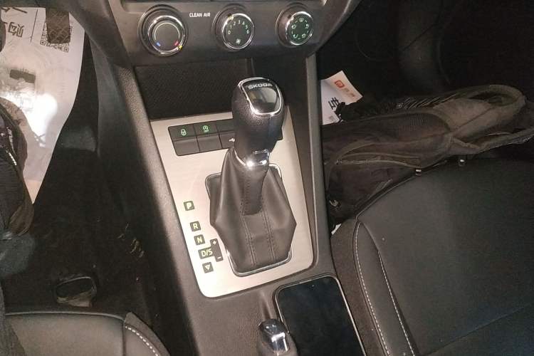 Used Skoda Octavia 2021 1.5L Automatic Comfort Edition Gear Lever