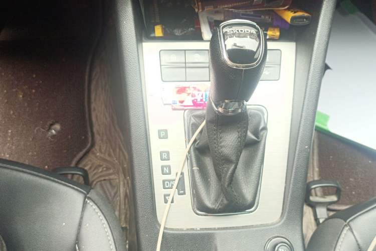 Used Skoda Octavia 2021 1.5L Automatic Comfort Edition Gear Lever