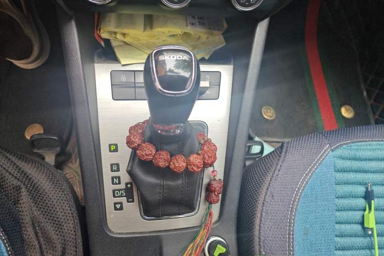 Used Skoda Octavia 2021 1.5L Automatic Comfort Edition Gear Lever