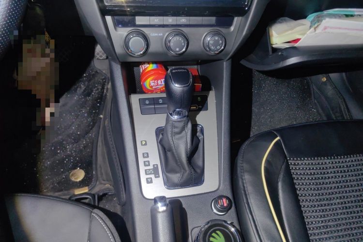 Used Skoda Octavia 2021 1.5L Automatic Comfort Edition Gear Lever