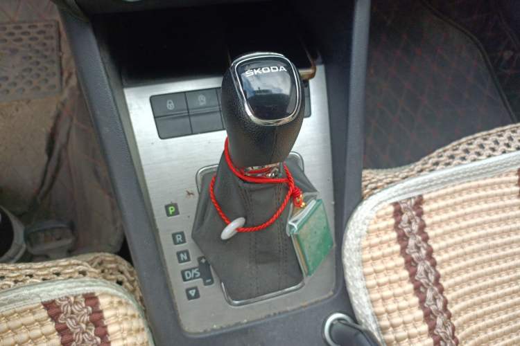 Used Skoda Octavia 2021 1.5L Automatic Comfort Edition Gear Lever