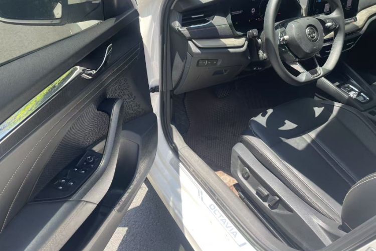 Used Skoda Octavia 2021 PRO TSI280 DSG Prestige Edition Interior 2
