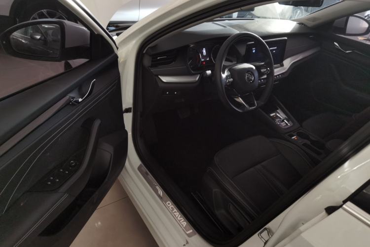 Used Skoda Octavia 2021 PRO TSI280 DSG Luxury Edition Interior 3