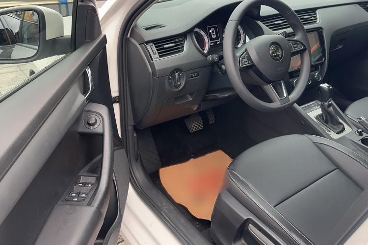 Used Skoda Octavia 2021 1.5L Automatic Comfort Edition Interior 7