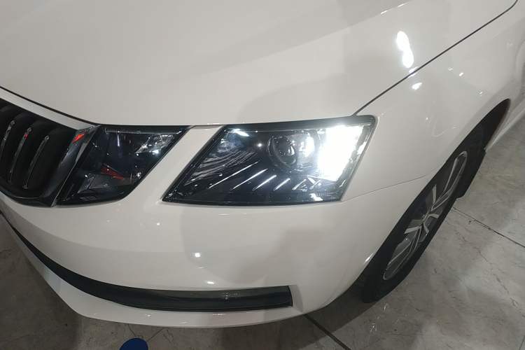 Used Skoda Octavia 2021 1.5L Automatic Comfort Edition Left Front Headlight