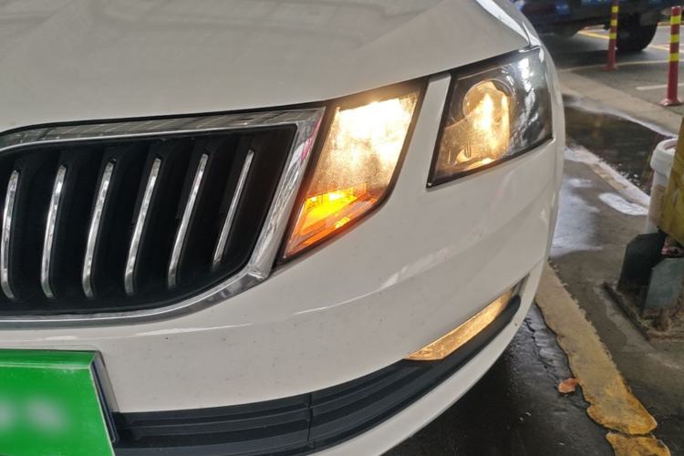 Used Skoda Octavia 2021 1.5L Automatic Comfort Edition Left Front Headlight