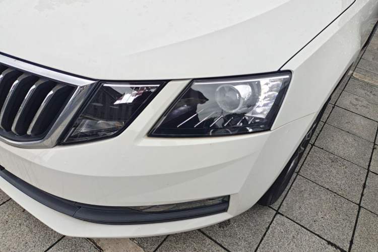 Used Skoda Octavia 2021 1.5L Automatic Comfort Edition Left Front Headlight