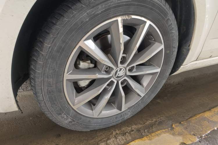 Used Skoda Octavia 2021 1.5L Automatic Comfort Edition Left Front Wheel Hub