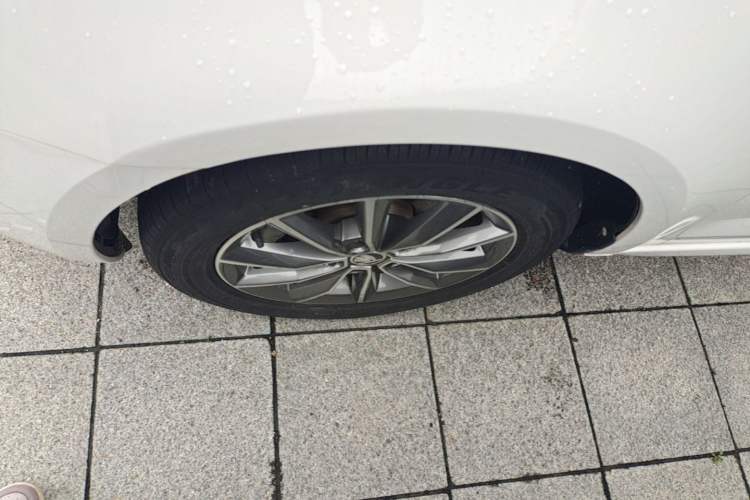 Used Skoda Octavia 2021 1.5L Automatic Comfort Edition Left Front Wheel Hub