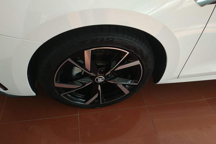 Used Skoda Octavia 2021 PRO TSI280 DSG Prestige Edition Left Front Wheel Hub