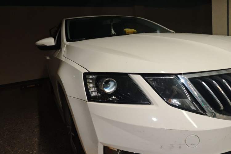 Used Skoda Octavia 2021 1.5L Automatic Comfort Edition Right Front Headlight