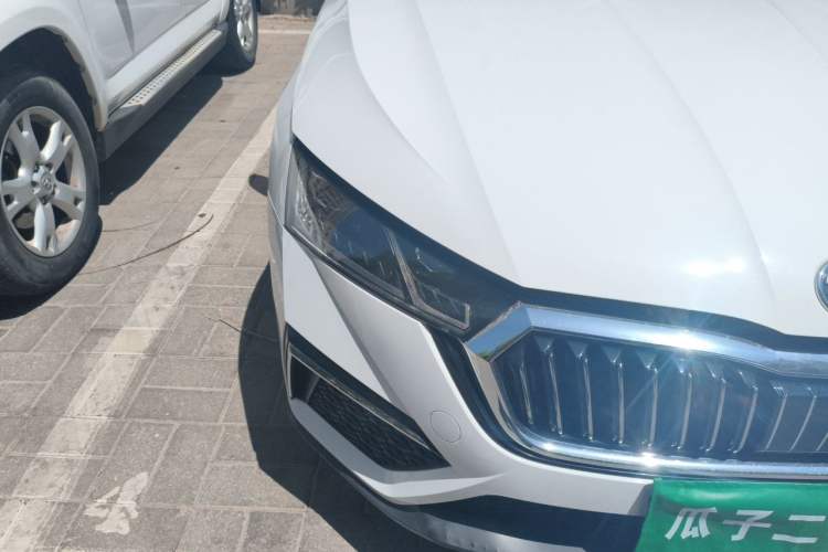 Used Skoda Octavia 2021 PRO TSI280 DSG Prestige Edition Right Front Headlight