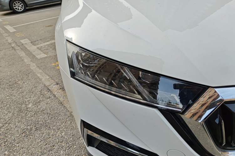 Used Skoda Octavia 2021 PRO TSI280 DSG Flagship Edition Right Front Headlight