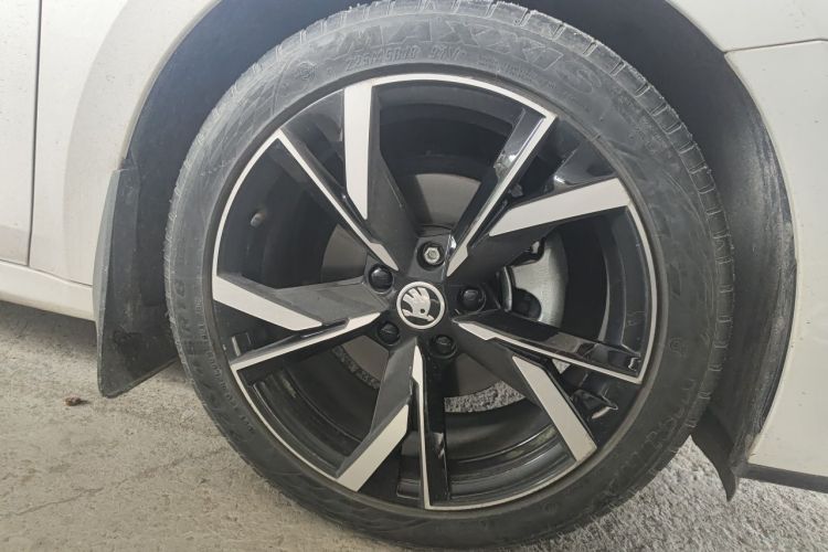 Used Skoda Octavia 2021 PRO TSI280 DSG Prestige Edition Right Front Wheel Hub