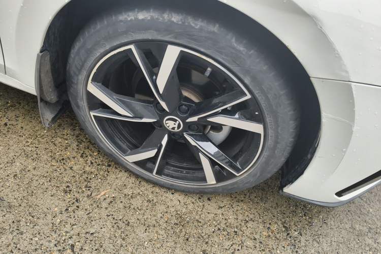 Used Skoda Octavia 2021 PRO TSI280 DSG Prestige Edition Right Front Wheel Hub