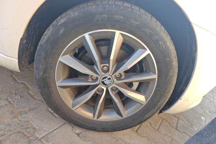 Used Skoda Octavia 2021 1.5L Automatic Comfort Edition Right Front Wheel Hub