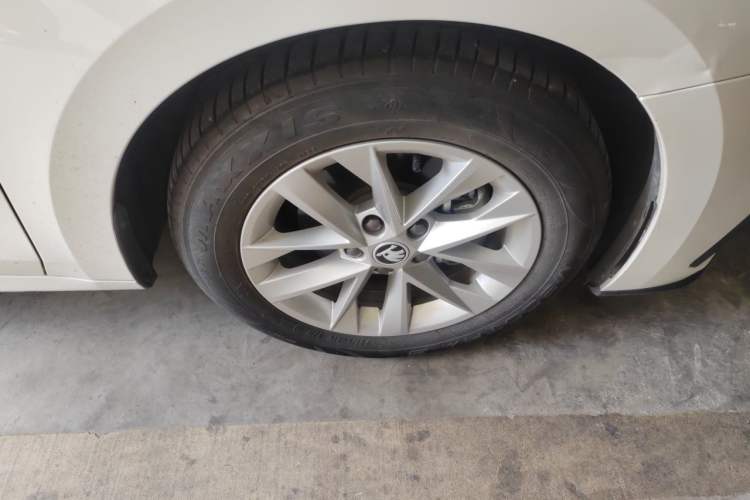 Used Skoda Octavia 2021 PRO TSI280 DSG Performance Edition Right Front Wheel Hub