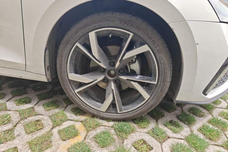 Used Skoda Octavia 2021 PRO TSI280 DSG Luxury Edition Right Front Wheel Hub