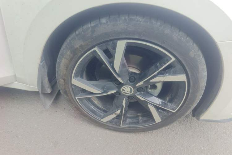 Used Skoda Octavia 2021 PRO TSI280 DSG Prestige Edition Right Front Wheel Hub