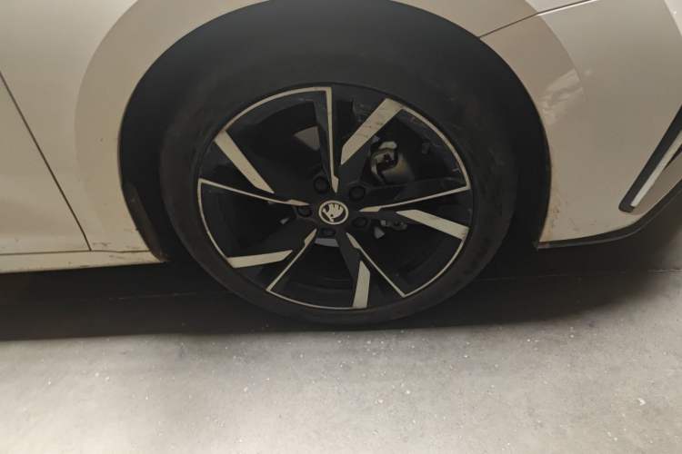 Used Skoda Octavia 2021 PRO TSI280 DSG Prestige Edition Right Front Wheel Hub