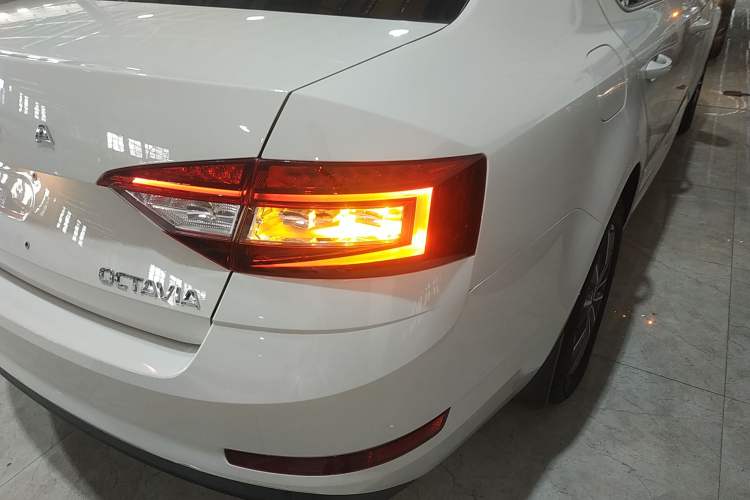 Used Skoda Octavia 2021 1.5L Automatic Comfort Edition Right Rear Taillight