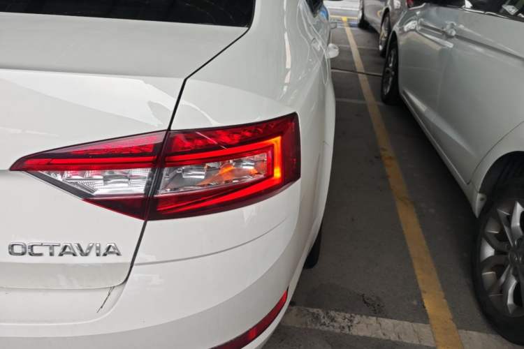 Used Skoda Octavia 2021 1.5L Automatic Comfort Edition Right Rear Taillight