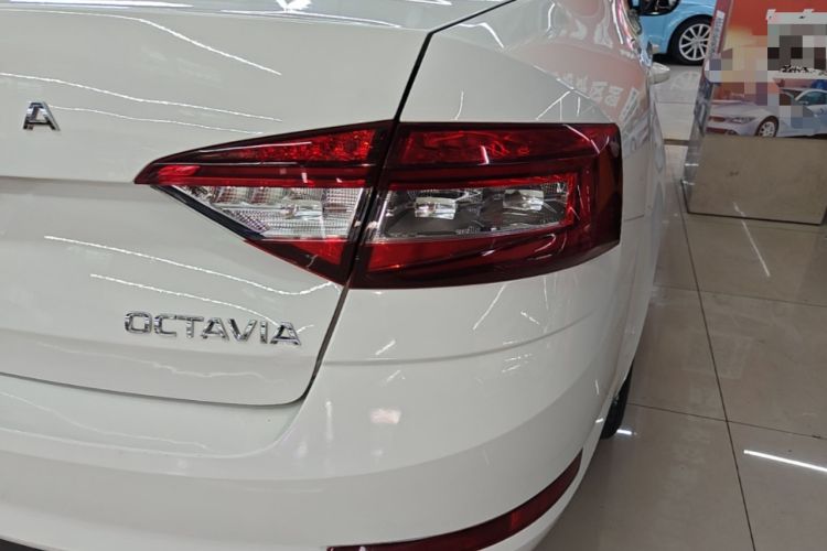 Used Skoda Octavia 2021 1.5L Automatic Comfort Edition Right Rear Taillight